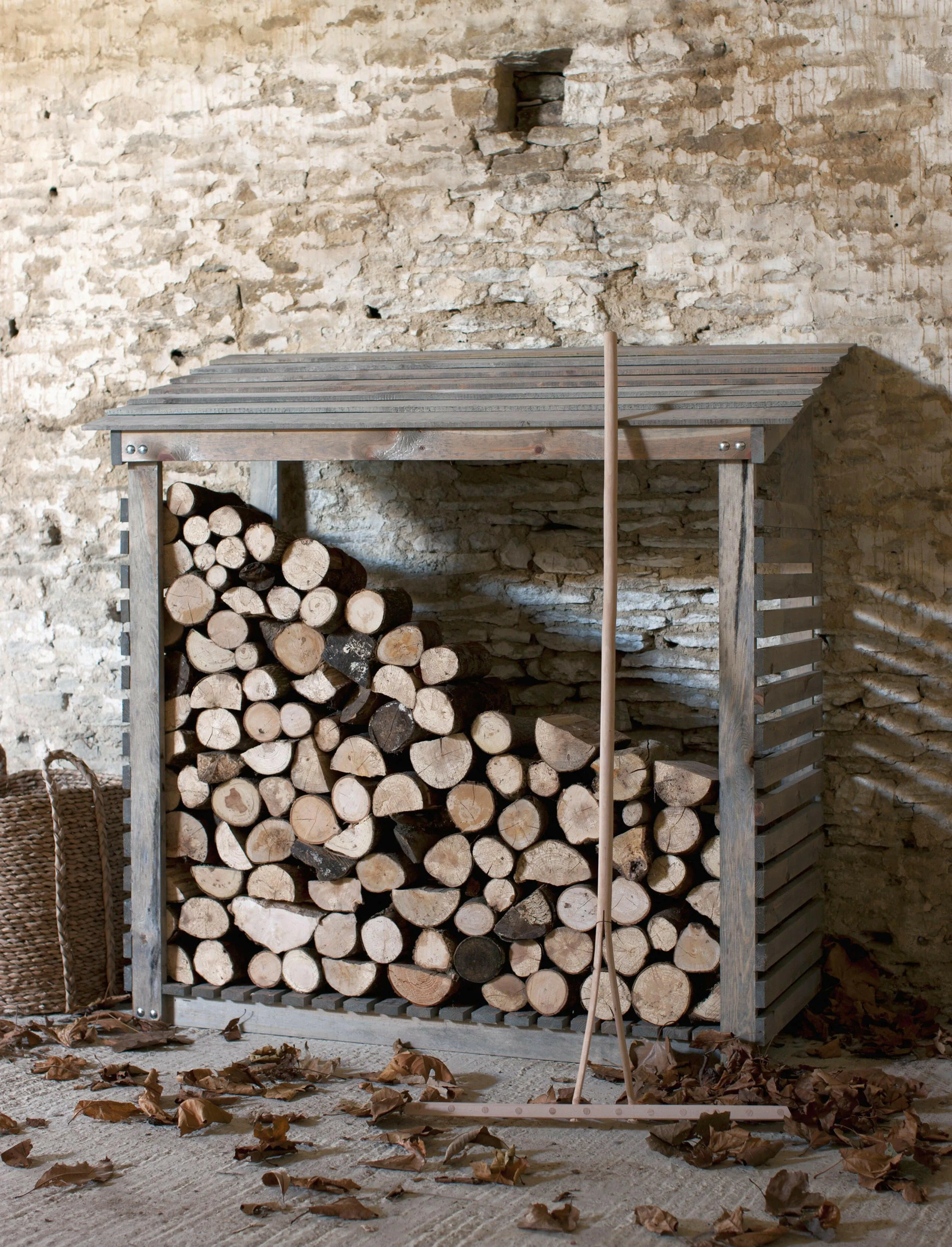 Aldsworth Log Store - Wide