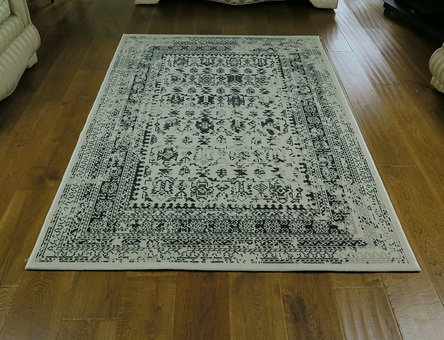 Isfahan Distressed/Vintage/Oriental Traditional Bordered Rug, Polypropylene, Black, 160 x 230 cm